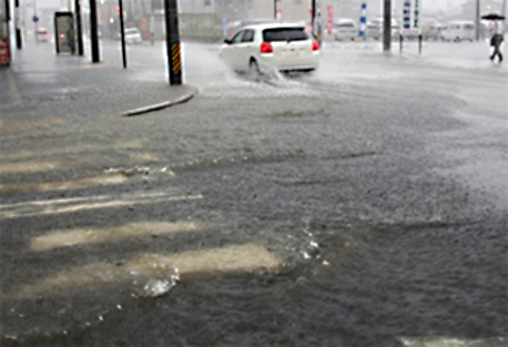 ゲリラ豪雨による市街地での雨水氾濫